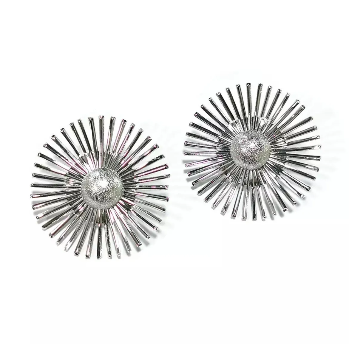 ANNA OVERSIZED STUD EARRINGS