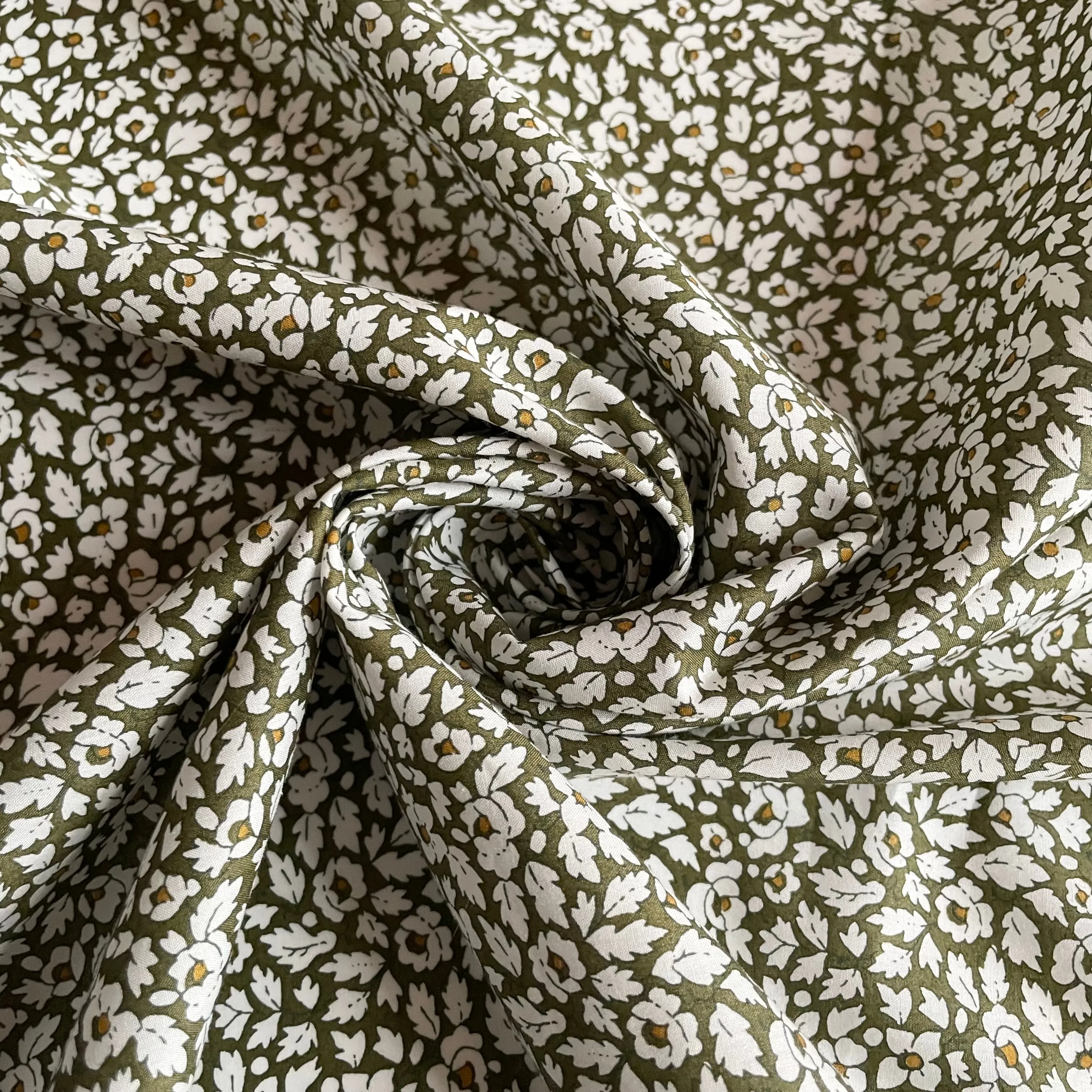 Liberty Fabrics Classic Tana Lawn : Feather Meadow B