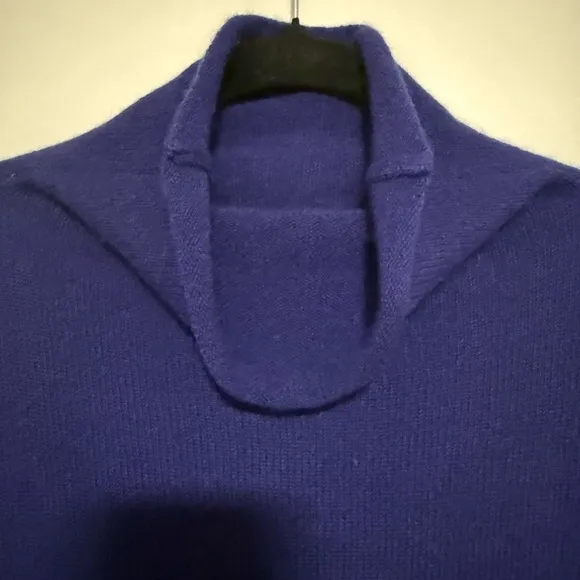 Neiman Marcus Blue Cashmere Turtleneck Sweater Size Large Asymmetrical Cozy