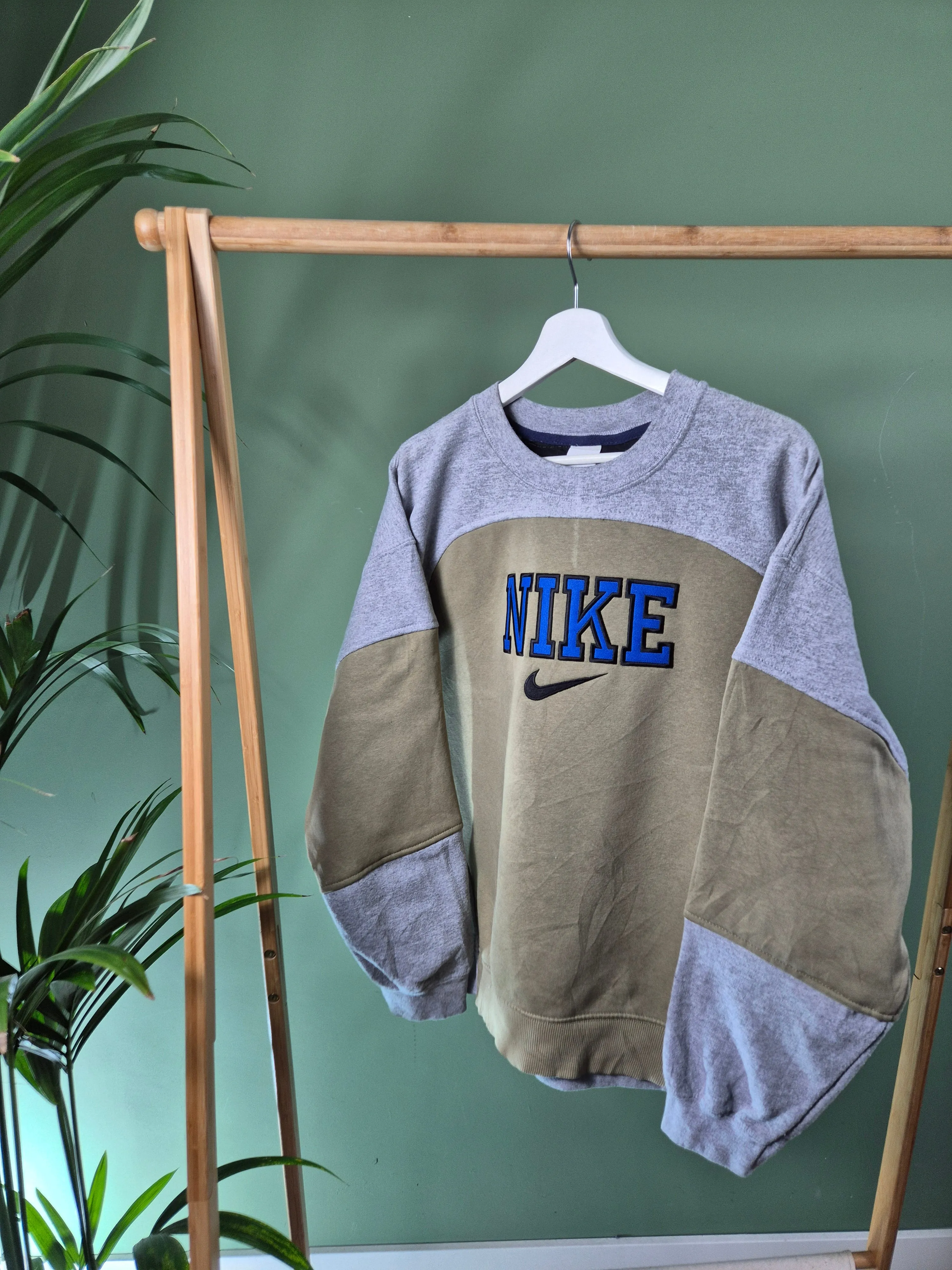 nike spell out rework sweater maat M