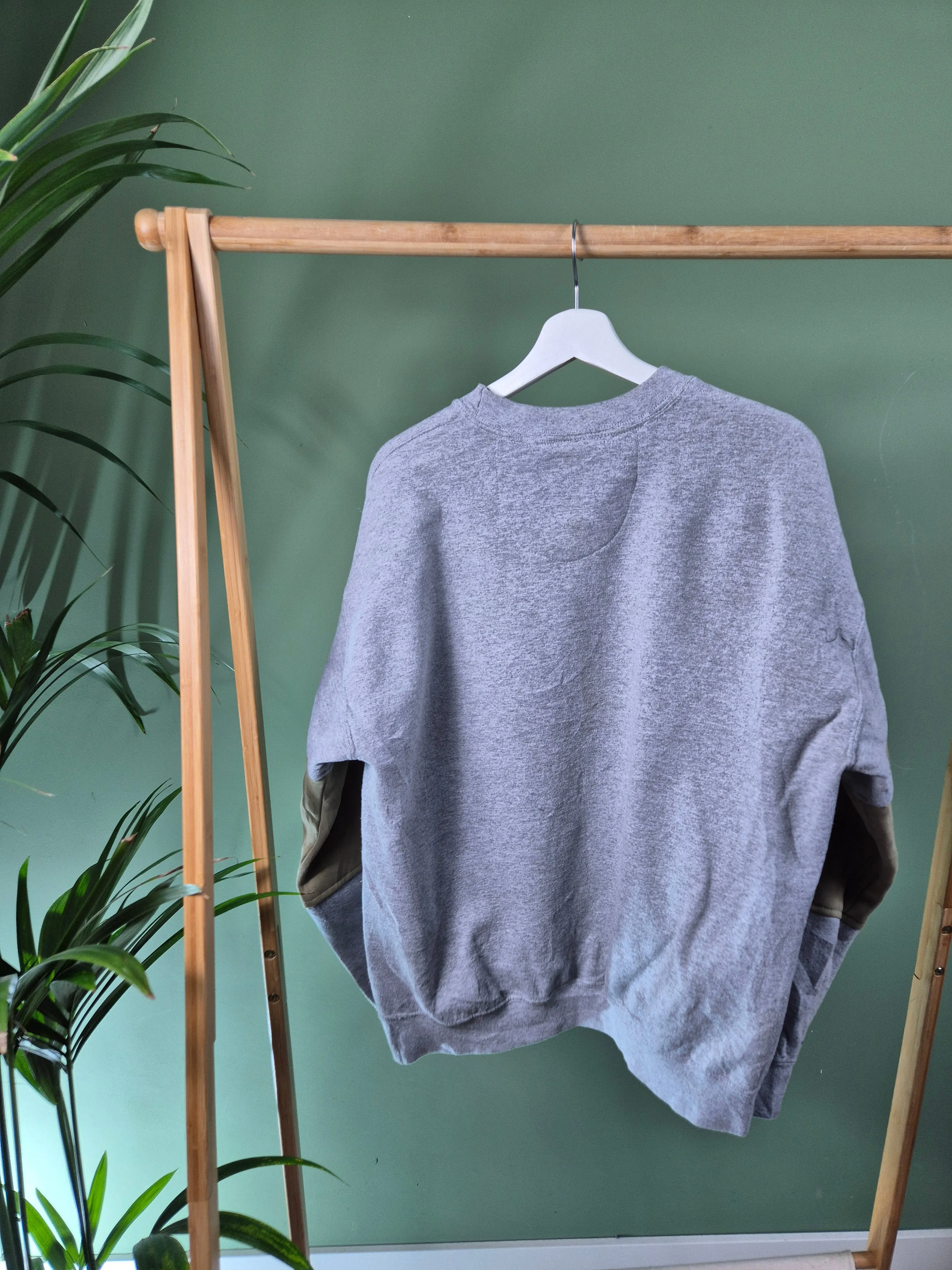 nike spell out rework sweater maat M